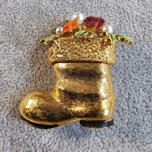 Vintage ART Christmas Stocking Brooch Gold Tone Presents Pearls Holiday‎